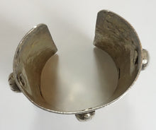 Load image into Gallery viewer, Vintage Handmade Wide 5-1/2 oz Sterling Silver Heavily Carved Cuff Bracelet