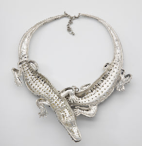 Contemporary Two Alligators Hugging Necklace - JD10616
