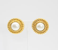 Load image into Gallery viewer, Vintage 1970s Chanel Earrings - JD10672