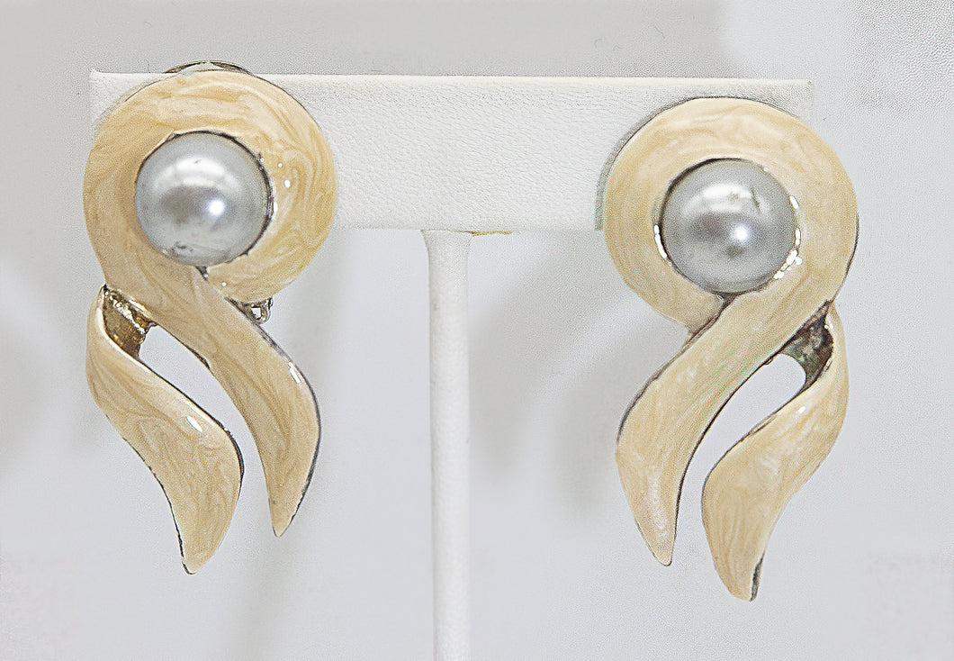 Vintage Cream Enameled Faux Pearl Drop Earring - JD10770