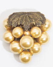 Load image into Gallery viewer, Vintage Deco 1920s Faux pearl clip  - JD10702