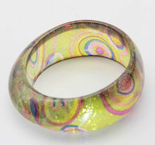 Load image into Gallery viewer, Vintage 60s Lucite Bangle - JD10988
