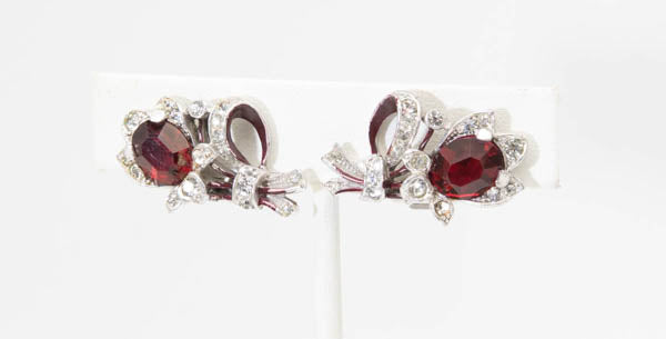 Vintage Deco Signed Crown Trifari Clip Earrings - JD11000
