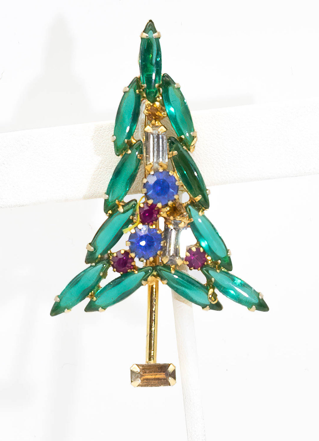 Vintage (Juliana?) Unusual Christmas Tree Pin  - JD10902