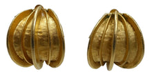 Load image into Gallery viewer, Vintage Gold Tone Ribbed Clip Earrings