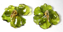 Load image into Gallery viewer, Rare Vintage Green Lucite Flower Pin and Earring Set - JD10319