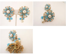 Load image into Gallery viewer, Vintage Signed Miriam Haskell Drop Earrings
