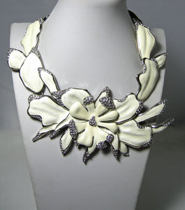 Unsigned Oscar de la Renta White Orchid Necklace - JD10503