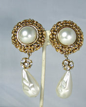 Load image into Gallery viewer, Vintage Signed Nancy M Dramatic Faux Pearl Drop Earrings- JD10443