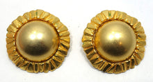 Load image into Gallery viewer, Vintage Signed Poggi Paris Clip Earrings