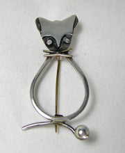 Load image into Gallery viewer, Vintage Set Of Two Sterling Silver Modern Cat Pins - JD10402