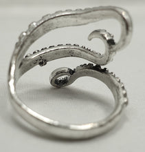Load image into Gallery viewer, Sterling Silver Abstract Snake Design Ring, Size 7-1/2