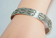 Load image into Gallery viewer, Vintage Unsigned 3 Dimensional Sterling Cuff Bracelet  - JD10346
