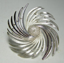 Load image into Gallery viewer, Vintage Signed Trifari Swirl Brooch  - JD10437