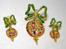 Load image into Gallery viewer, Vintage Festive Christmas Ornament Brooch And Earring Set  - JD10442